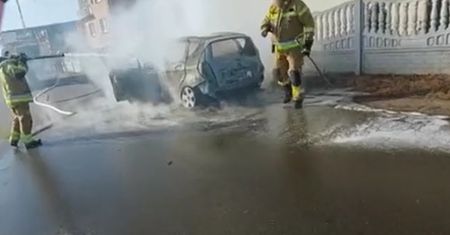 Auto nagle stanęło w płomieniach. "Coś tam musiało być pod siedzeniem"