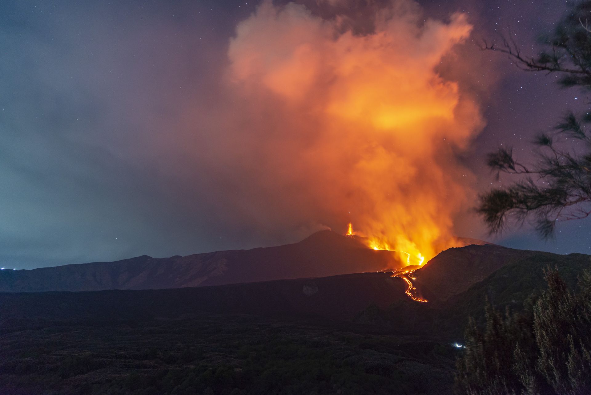 Lotnisko w Katanii znów ma problem. Etna pokrzyżowała plany turystów