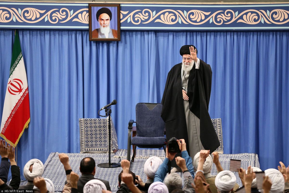 Iran. Ali Chamenei po ataku na amerykańskie bazy. "To policzek dla USA"