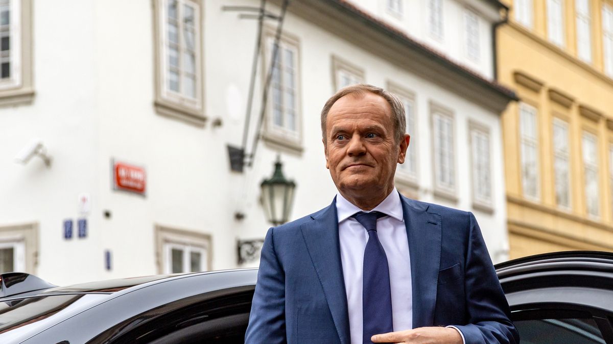 Polish Prime Minister Donald Tusk arrives for the meeting of the Visegrad Group (V4) Prime Ministers in Prague, Czech Republic, 27 February 2023. EPA/MARTIN DIVISEK Dostawca: PAP/EPA.