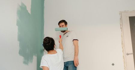 Jak dopasować kolor ścian do mebli i dodatków? Praktyczny poradnik