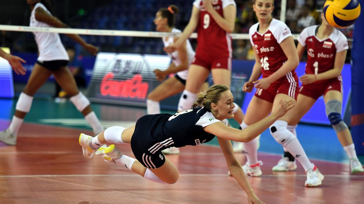 Zdjęcie okładkowe artykułu: Materiały prasowe / FIVB / Na zdjęciu: Maria Stenzel w obronie