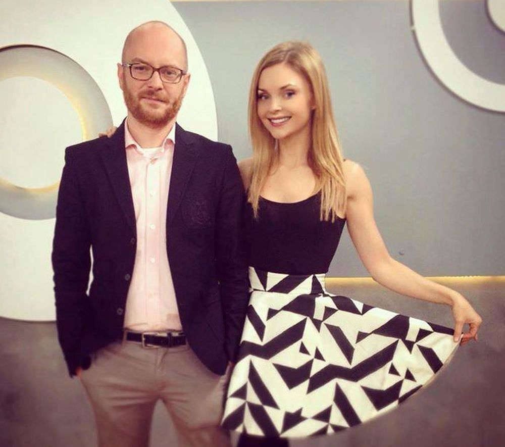 Iza Miko w spódnicy od   Laurelle