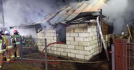 Zginęły cztery osoby, w tym troje dzieci. Tragiczny pożar domu w Idalinie [ZDJĘCIA]