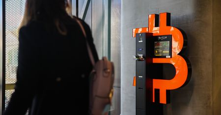 Ma w portfelu 20 milionów. Boi się, że jeśli je ruszy, zbankrutuje. "Żyję jak przestępca"