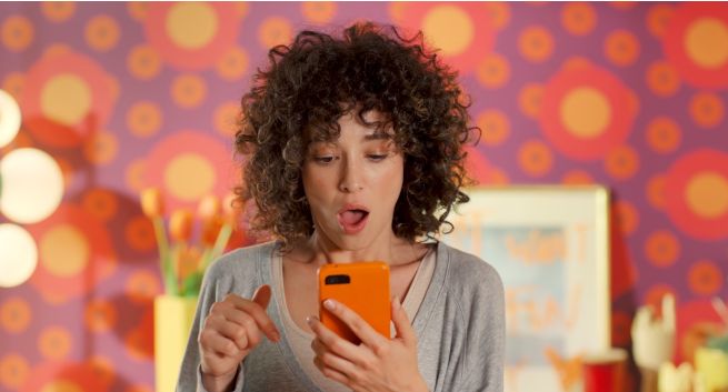 Temu i Media Expert reklamują się najmocniej w internecie. Lidl w telewizji wyprzedza Carrefour i Biedronkę