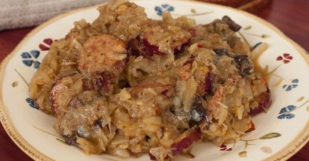 Mama co roku na Wszystkich Świętych gotuje bigos. Po powrocie z cmentarza każdy się zajada