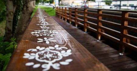 Mostek jak z bajki! W Wągrowcu powstała prawdziwa perełka folkowego designu