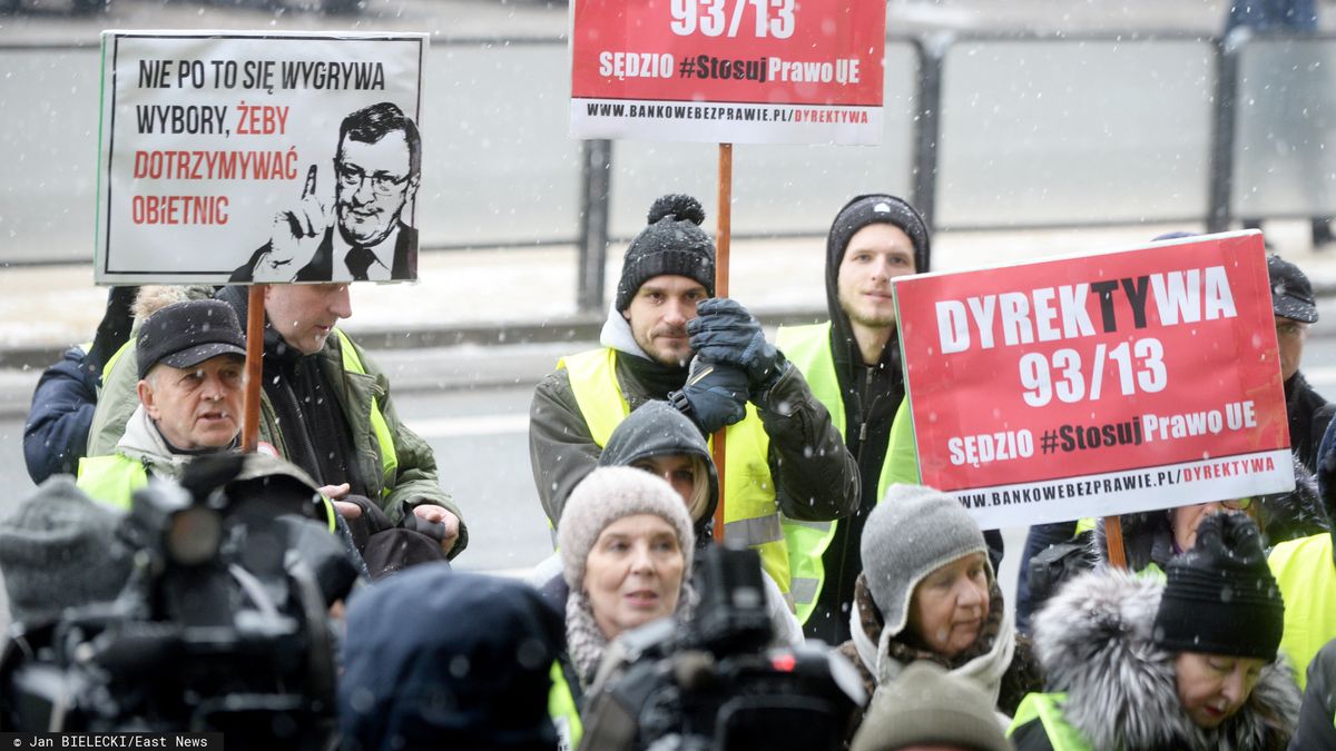 UOKiK przygląda się działaniom banków w sprawie frnakowiczów.
