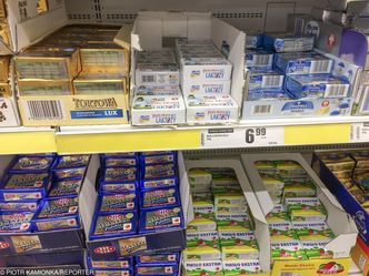 Masło na świecie mocno staniało. W polskich sklepach tego nie widać