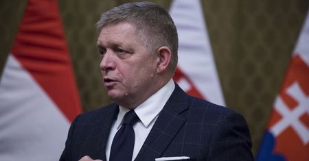 Premier Słowacji krytykuje spotkania w Paryżu. "Przyjaciele wojny"