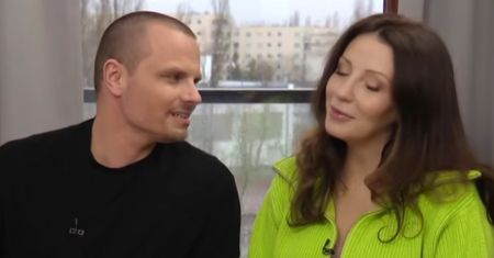 Marcin Hakiel ogłosił w "Dzień dobry TVN", że chce kolejne dziecko. "Może uda mi się przeciąć pępowinę". Tak zareagowała Dominika