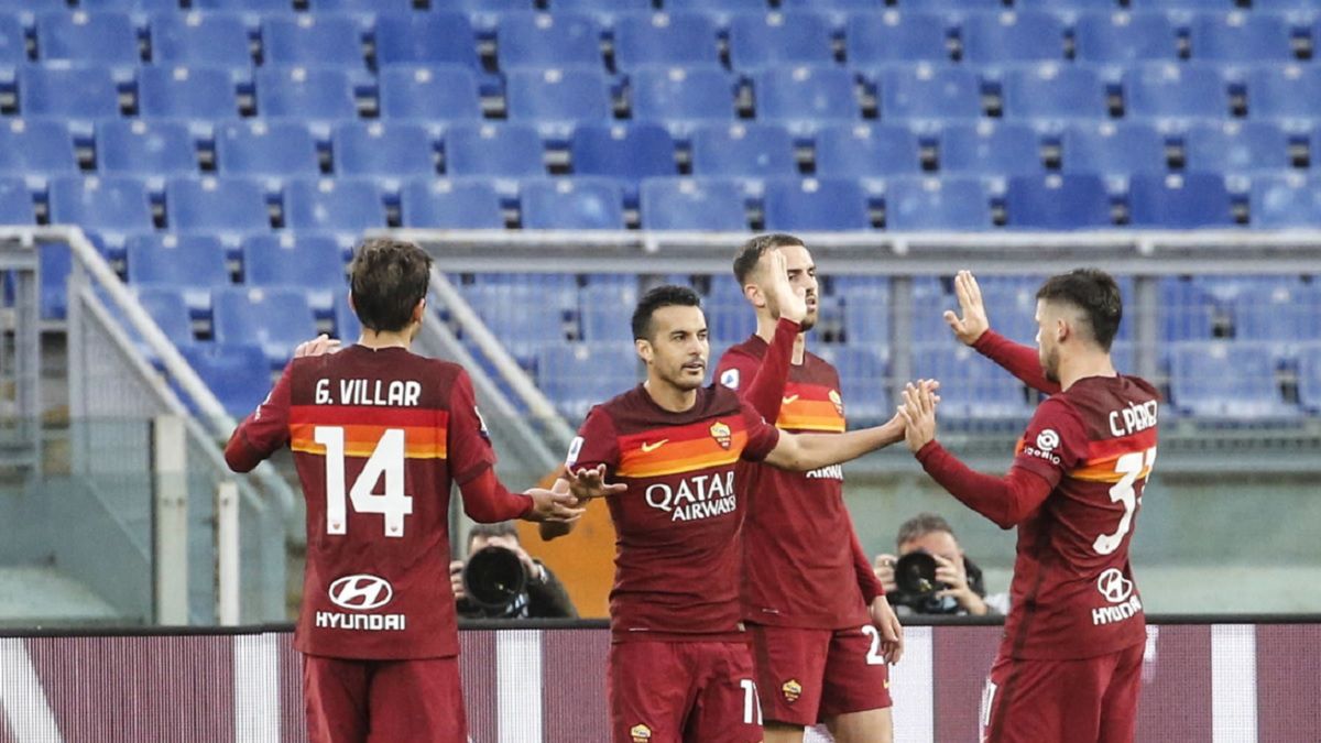 piłkarze AS Roma cieszą się z bramki