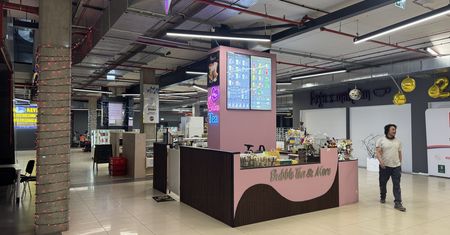 Zarządca zamknął centrum handlowe. Kupcy proszą Trzaskowskiego o pomoc