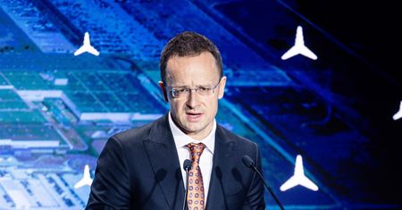 Nowe fakty dot. Szijjarto wychodzą na jaw. Tak zapełniano konferencje