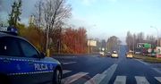 Nagrał policjanta wyprzedzającego na przejściu. Mundurowi się nie popisali