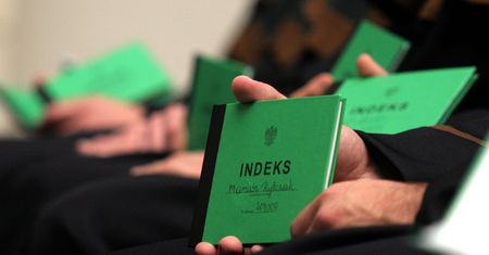 Najbardziej popularne kierunki studiów w Polsce. Sprawdź, na co stawiają młodzi