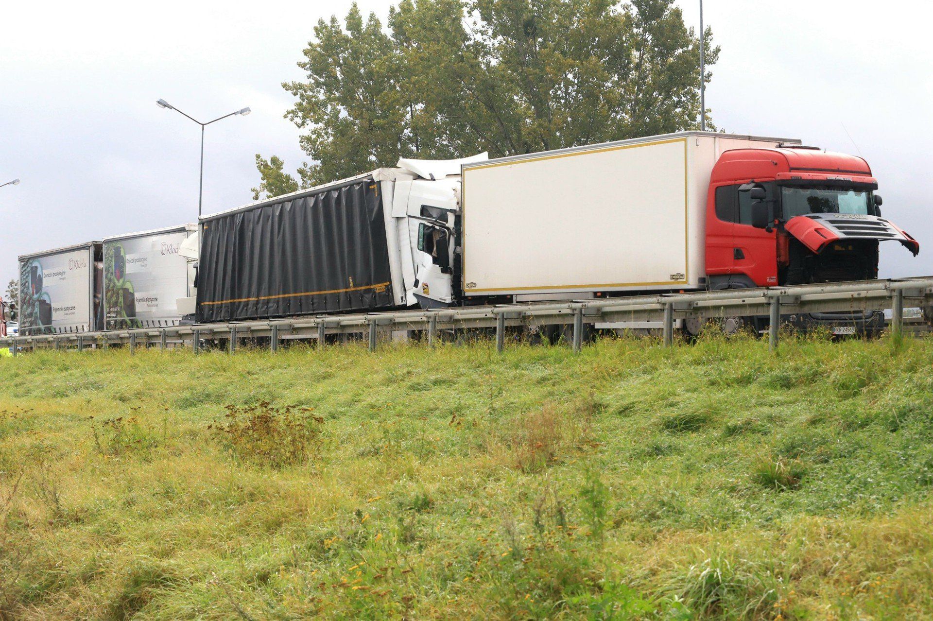 10.10.2023 WROCLAW
 GAZETA WROCLAWSKA
 AUTOSTRADA A4, DOLNOSLASKIE, 165 KM KIERUNEK WROCLAW, WEZEL WROCLAW WSCHOD, WYPADEK CZTERECH SAMOCHODOW CIEZAROWYCH, DWIE OSOBY RANNE, DROGA ZABLKOWANA
 JAROSLAW JAKUBCZAK/POLSKA PRESS
 AUTOSTRADA WYPADEK ZDERZENIE NAJECHANIE NA TYL TIR SAMOCHOD CIEZAROWY ZMIAZDZONA KABINA STRAZ POZARNA AKCJA RATUNKOWA KOREK UTRUDNIENIA ZABLOKOWANA DROGA