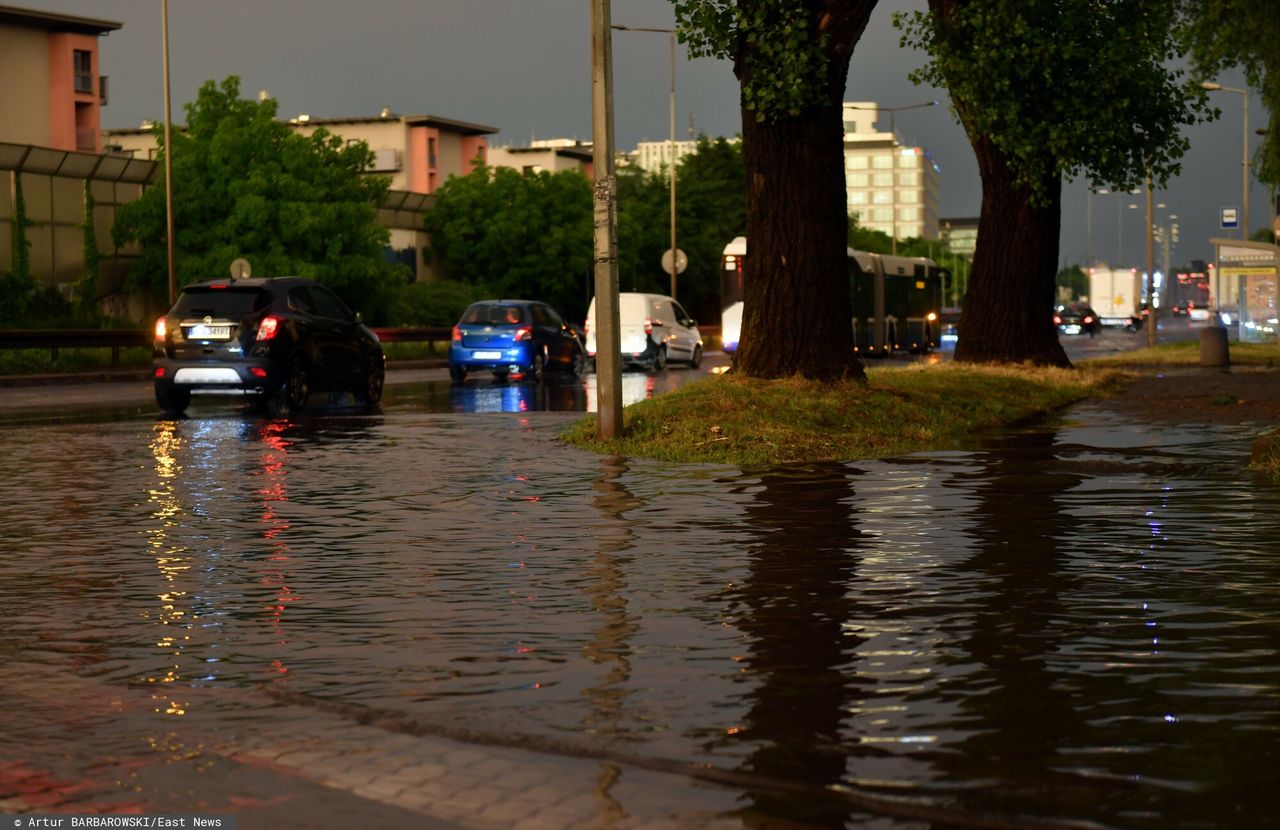 Pogoda szaleje. Skutki burz w całej Polsce. To nie koniec ostrzeżeń