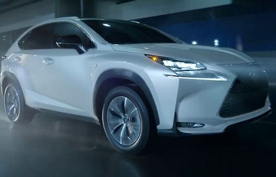 „Podwójna moc hybrydy” w kampanii Lexusa NX 200t (wideo)