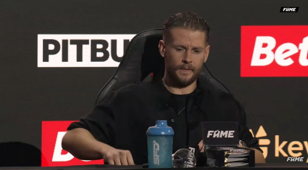 Sebastian Fabijański na konferencji Fame MMA.