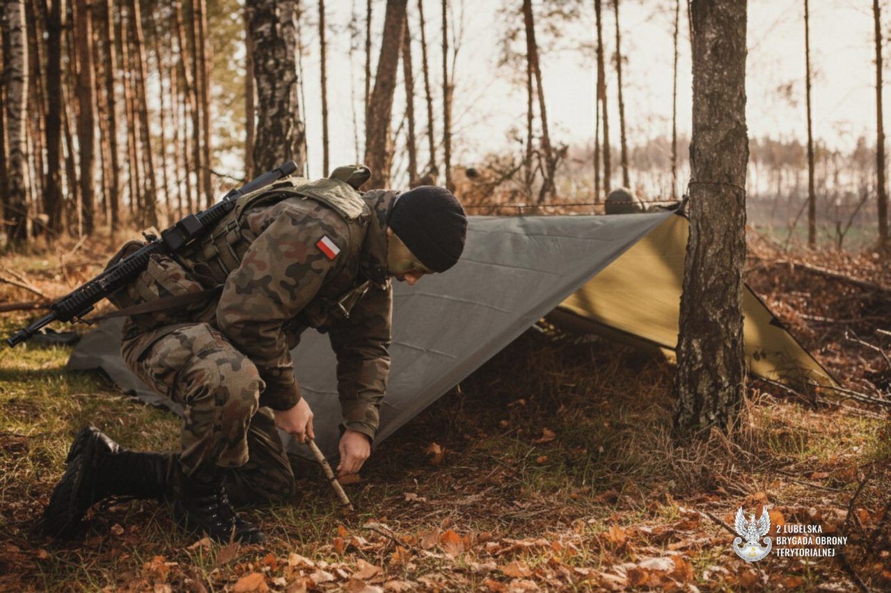 Sztuka przetrwania w praktyce. Lubelscy terytorialsi na szkoleniu SERE "B"