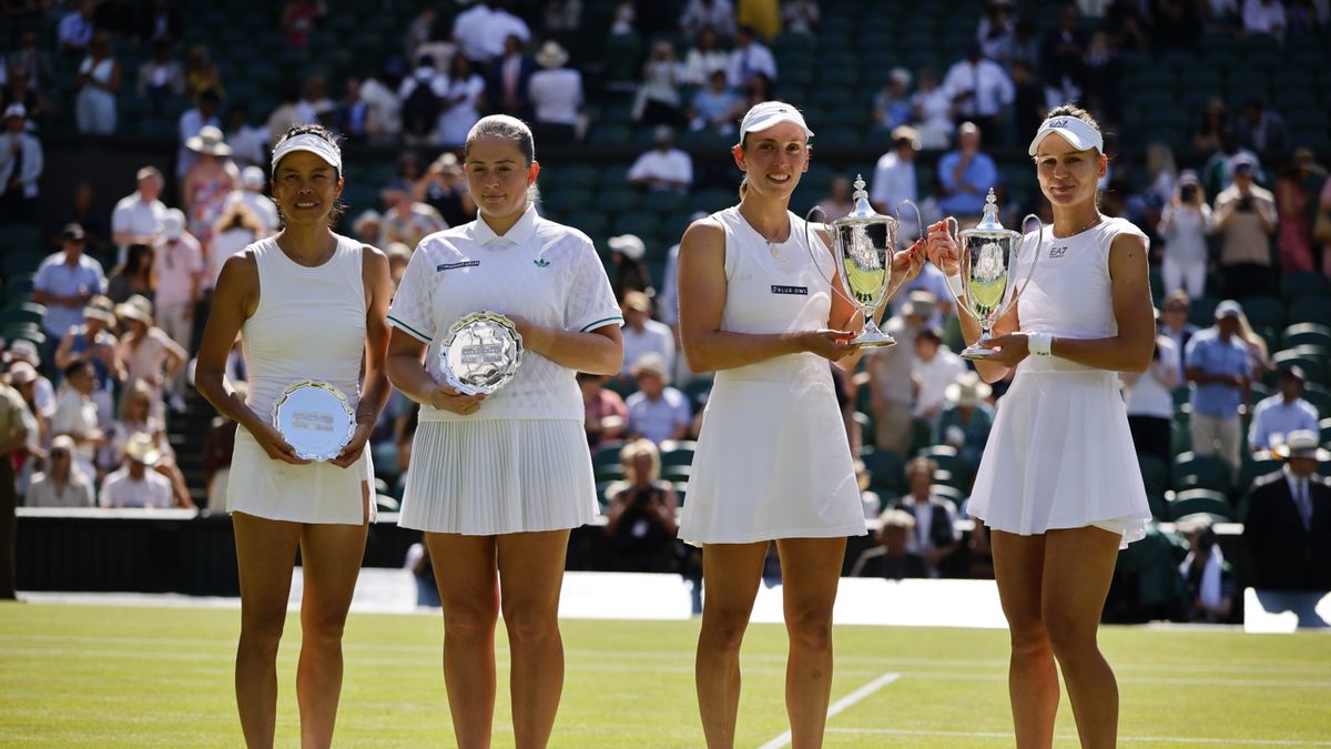 PAP/EPA / TOLGA AKMEN / Weronika Kudermetowa i Elise Mertens pokonały Jelenę Ostapenko i Su-Wei Hsieh