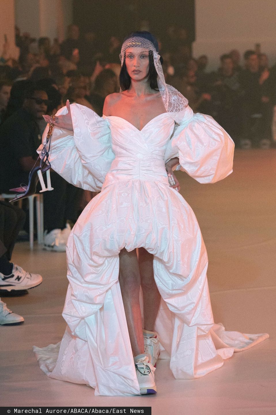 Bella Hadid na Tygodniu Mody w Paryżu