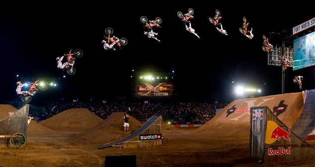 Mat Rebeaud wykonuje backflipa