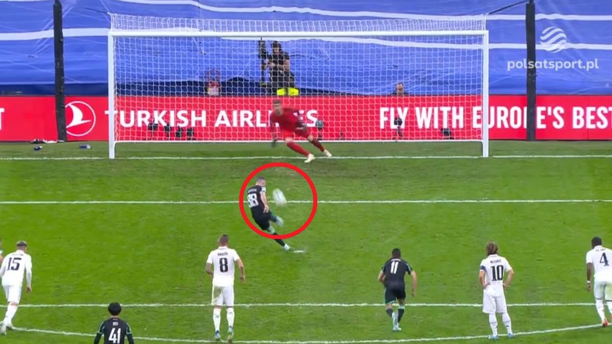 Twitter / twitter.com/polsatsport / Courtois broni rzut karny wykonywany przez Juranovicia