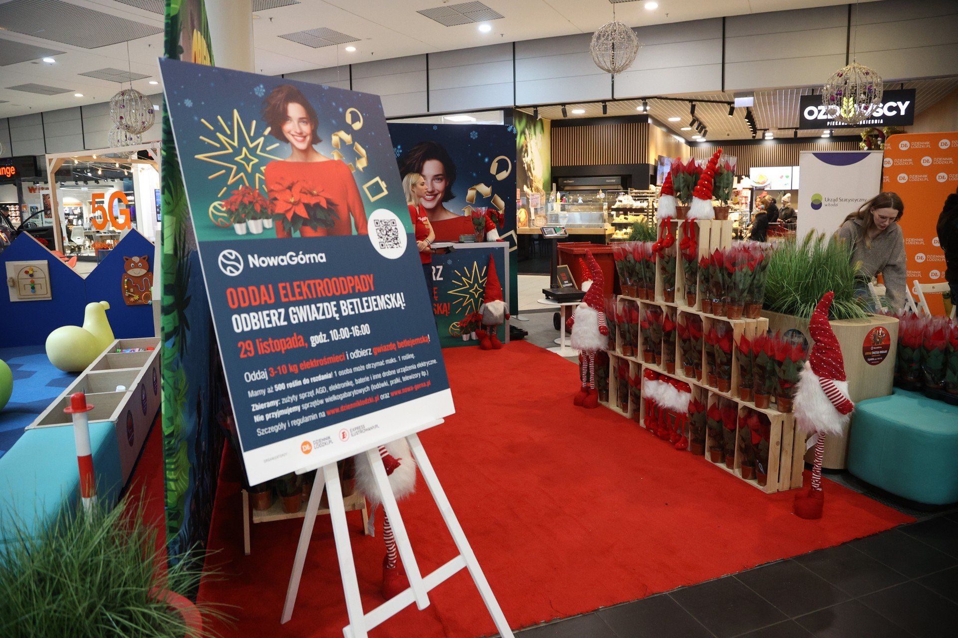 Gwiazdy betlejemskie za elektrośmieci w galerii Nowa Górna