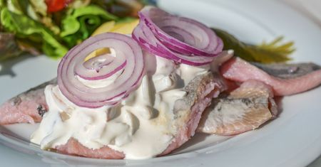 Tak przygotowane śledzie znikną w mgnieniu oka. Nie znam prostszego przepisu