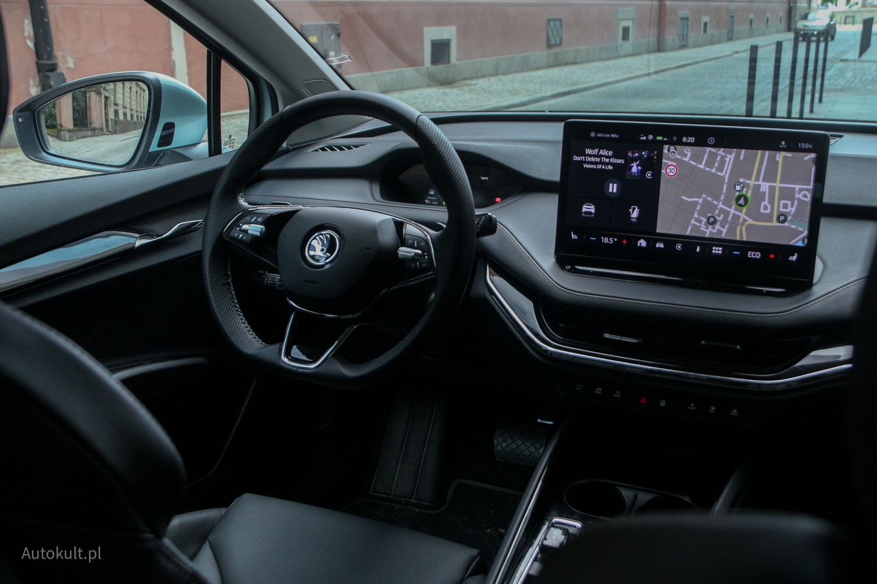 Škoda ciągle stawia na przyciski we wnętrzu. Jest ich niewiele, ale ciągle więcej niż w ID.4