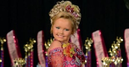 Niesamowita metamorfoza Honey Boo Boo. Gwiazda programu "Mała piękność" szokuje w sesji dla "Teen Vogue"