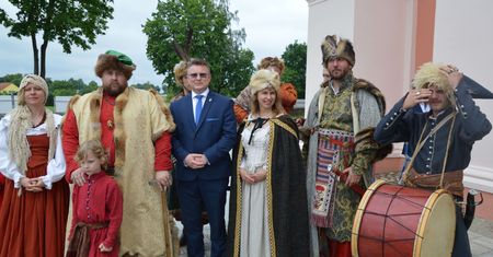 Szlachta zjechała do Skrzatusza