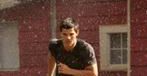 Taylor Lautner skacze po mieście