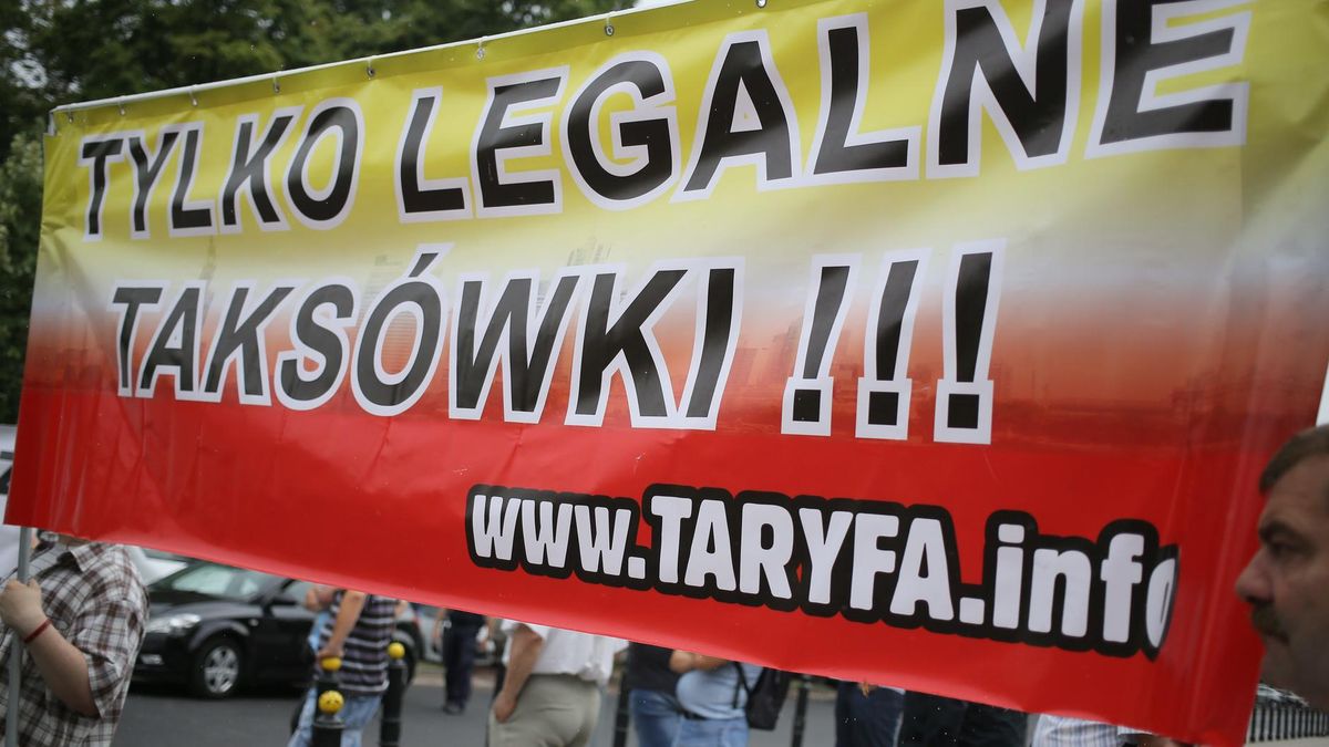 Warszawski taksówkarz walczy z "przewoźnikami"