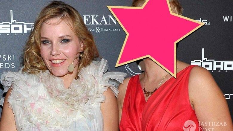 Roma Gąsiorowska z siostrą Moniką (obie w sukienkach Violi Śpiechowicz), otwarcie W-arte! (fot. AKPA)