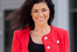 Katarzyna Cichopek w czerwonym komplecie. Kusa mini odsłoniła jej zgrabne nogi