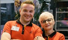 Pracownicy w rymowanej reklamie Biedronki