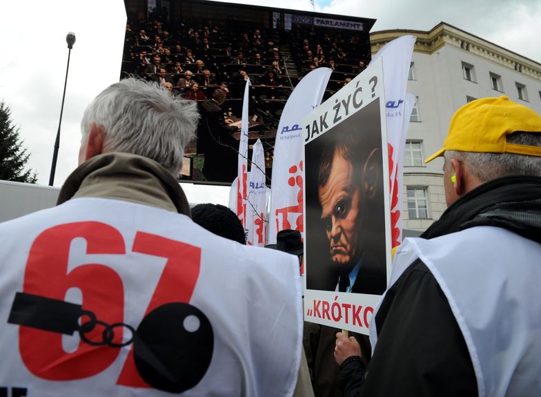 30.03.2012. Protest związkowców przed Sejmem w sprawie reformy emerytalnej.