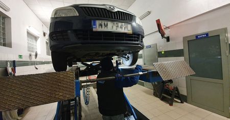 Kupił auto z cofniętym licznikiem. Gdyby nie książka serwisowa, nikt by w to nie uwierzył