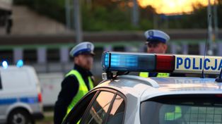 Osina: Niebezpieczne zdarzenie. Auto wypadło z drogi i uderzyło w drzewo