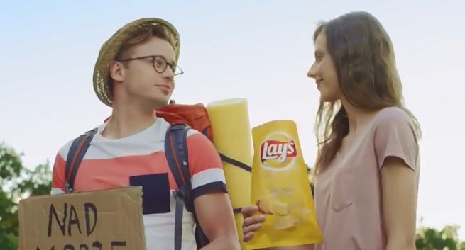 „Lato smakuje lepiej z Lay’s” w reklamach chipsów Lay’s (wideo)