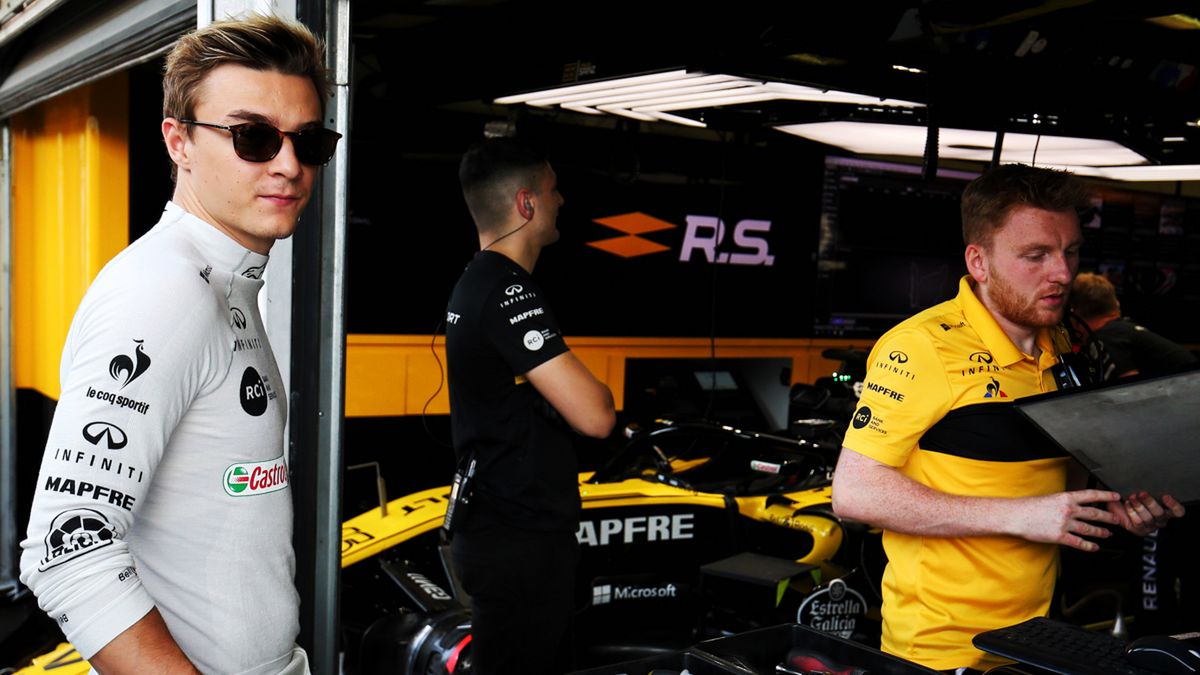 Materiały prasowe / Renault / Artiom Markiełow w boksie Renault