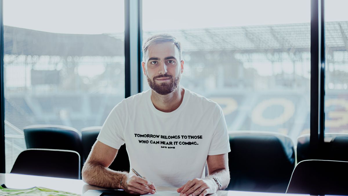 Materiały prasowe / Pogoń Szczecin / Valentin Cojocaru podpisał kontrakt z Pogonią Szczecin