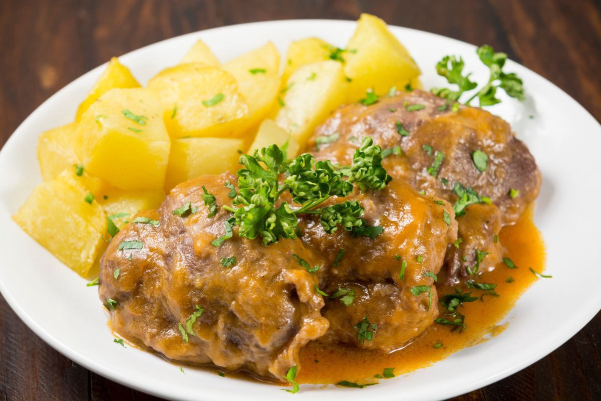 Pork cheeks with potatoes