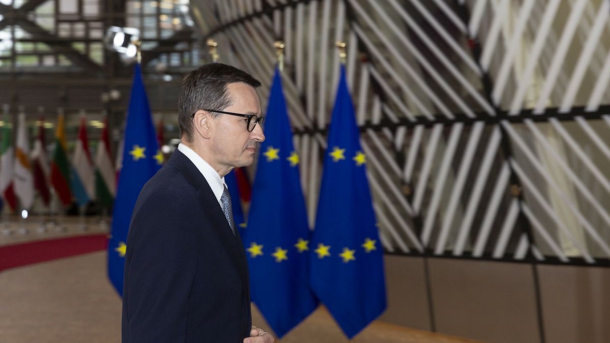 Unia ma dwa rozwiązania w sprawie Polski - pisze "Rz"