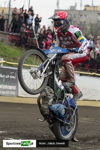 Oby Tomasz Gollob jak najdłużej bawił polską publikę nie tylko jazdą na jednym kole