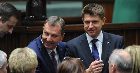 Politycy o decyzji ws. ratingu. PO krytykuje rząd, PiS atakuje opozycję